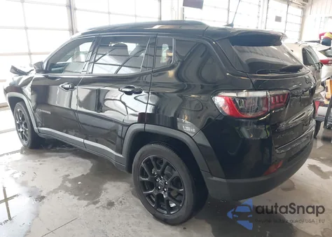 2025 Jeep Compass Latitude 4X4 из США, поврежденный, VIN 3C4NJDBN5ST585845